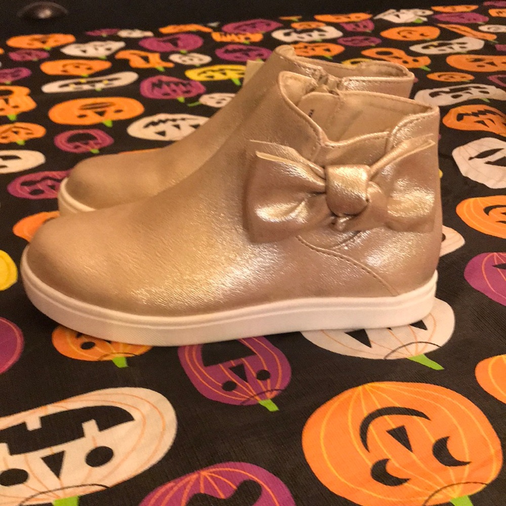 Girls Cat&Jack gold hightop sneaker